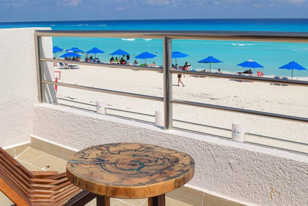 Ocean Front Villa Marlin, Best Location In Hotel Zone #109 Cancún Exteriör bild