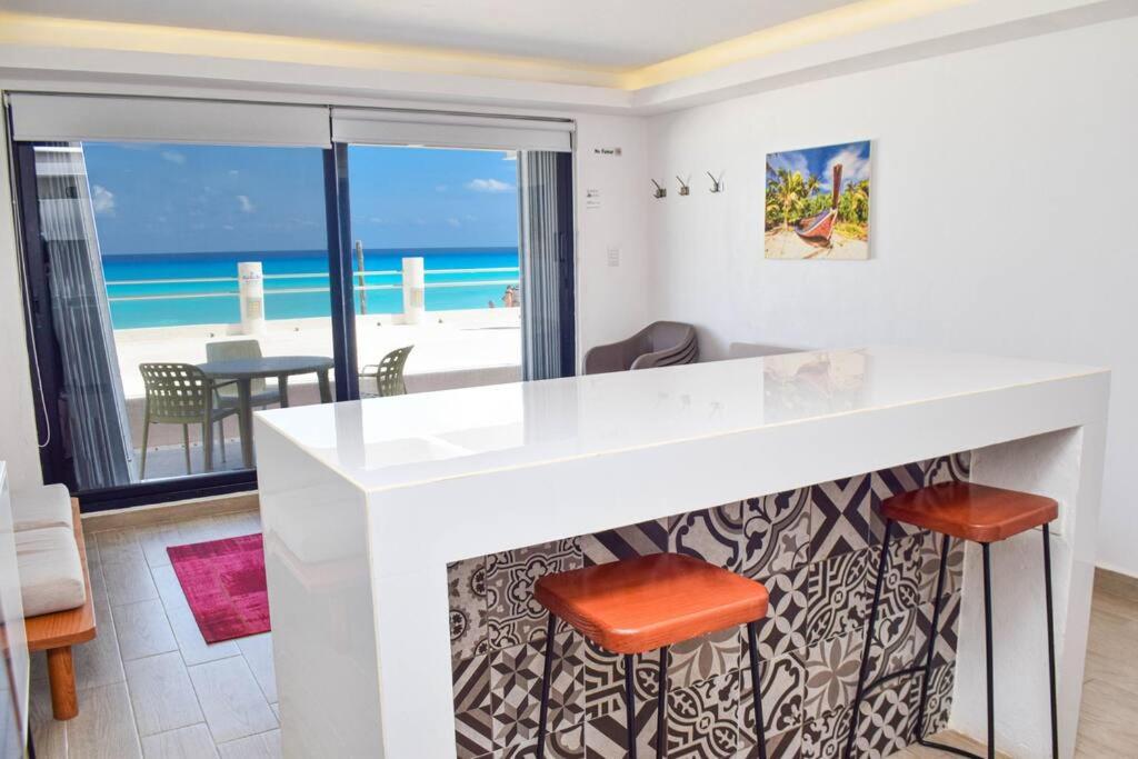 Ocean Front Villa Marlin, Best Location In Hotel Zone #109 Cancún Exteriör bild