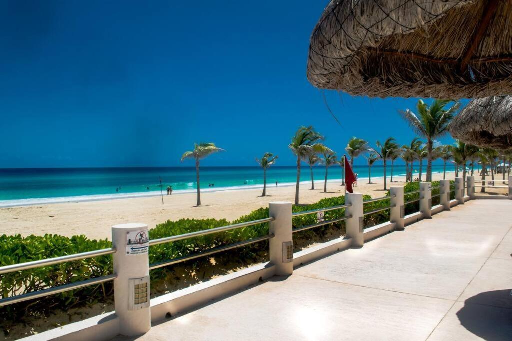 Ocean Front Villa Marlin, Best Location In Hotel Zone #109 Cancún Exteriör bild